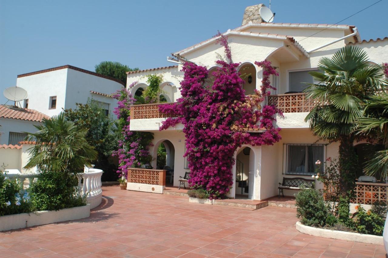 Villa Sol Empuriabrava Bagian luar foto