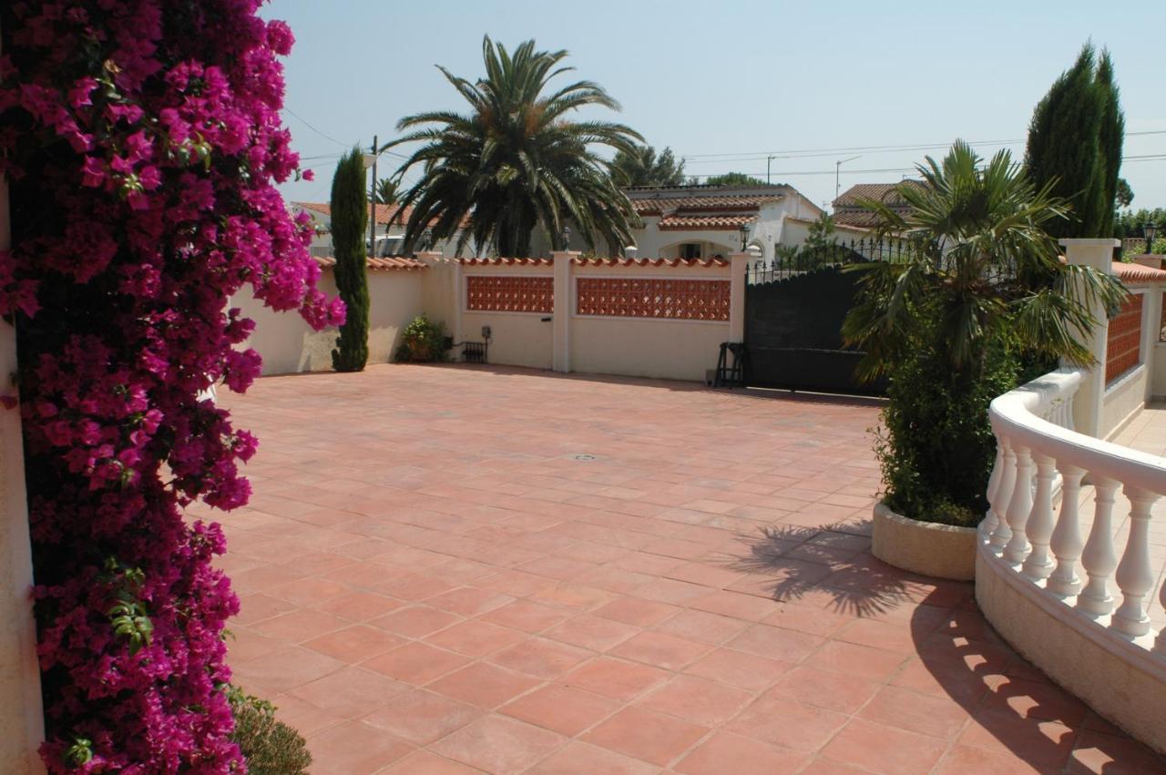 Villa Sol Empuriabrava Bagian luar foto